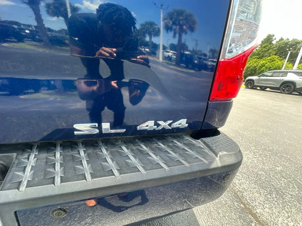 Used 2018 Gray Nissan SL image 10