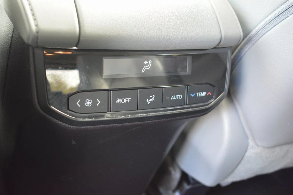 2023 Toyota Highlander Limited - Photo 24
