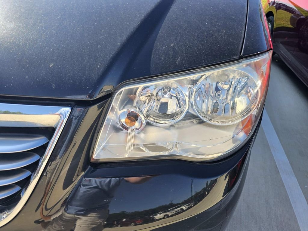 Used 2015 Black Chrysler Touring-L image 7