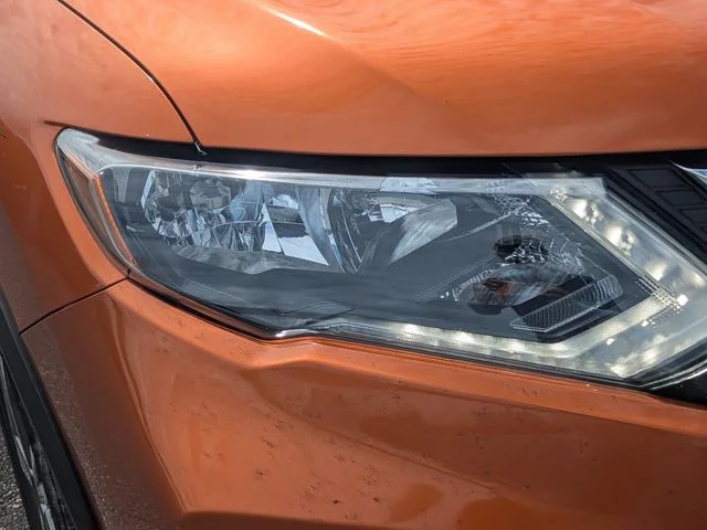 Used 2019 Monarch Orange Nissan SV image 7
