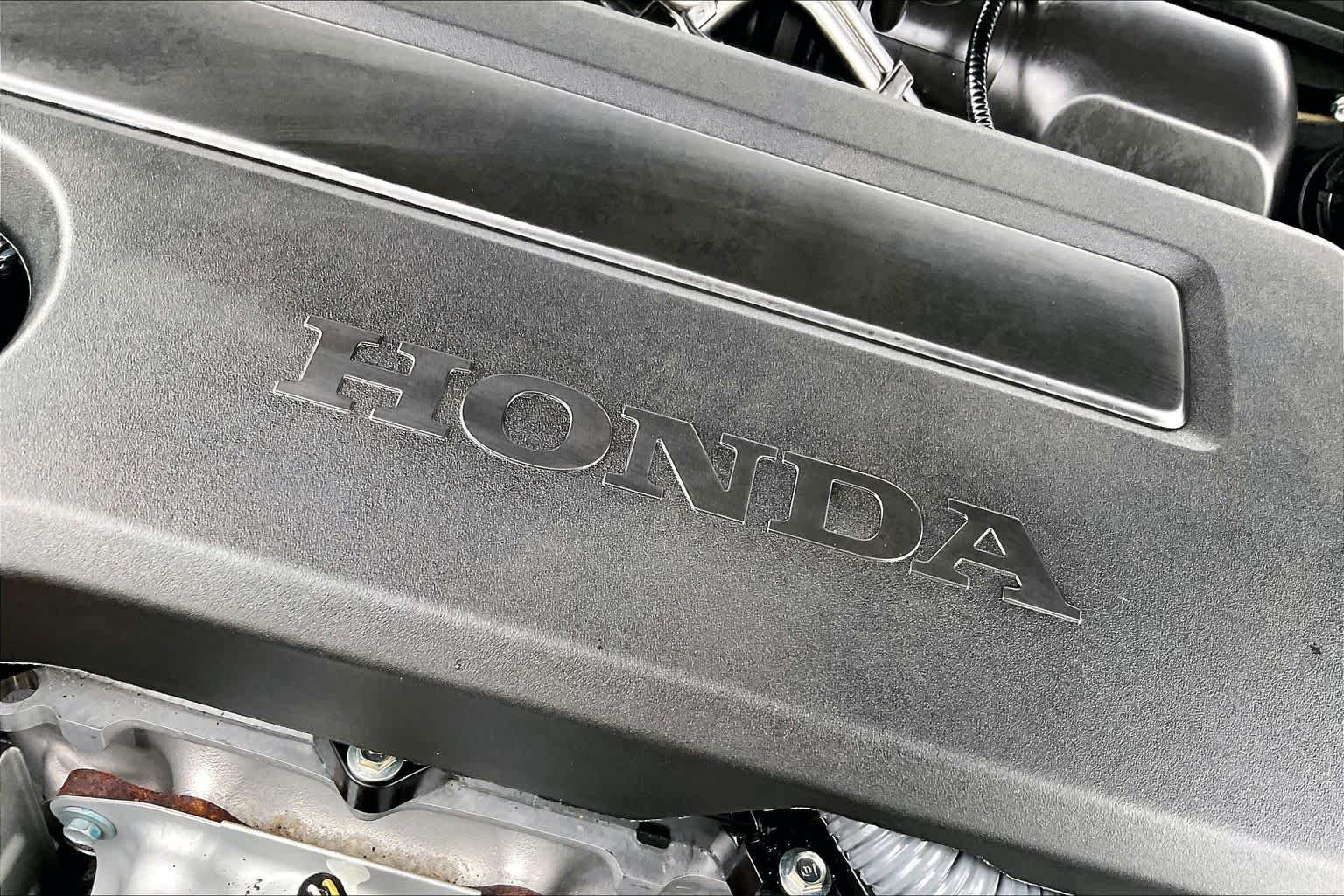 Used 2025 Solar Silver Metallic Honda Touring image 33
