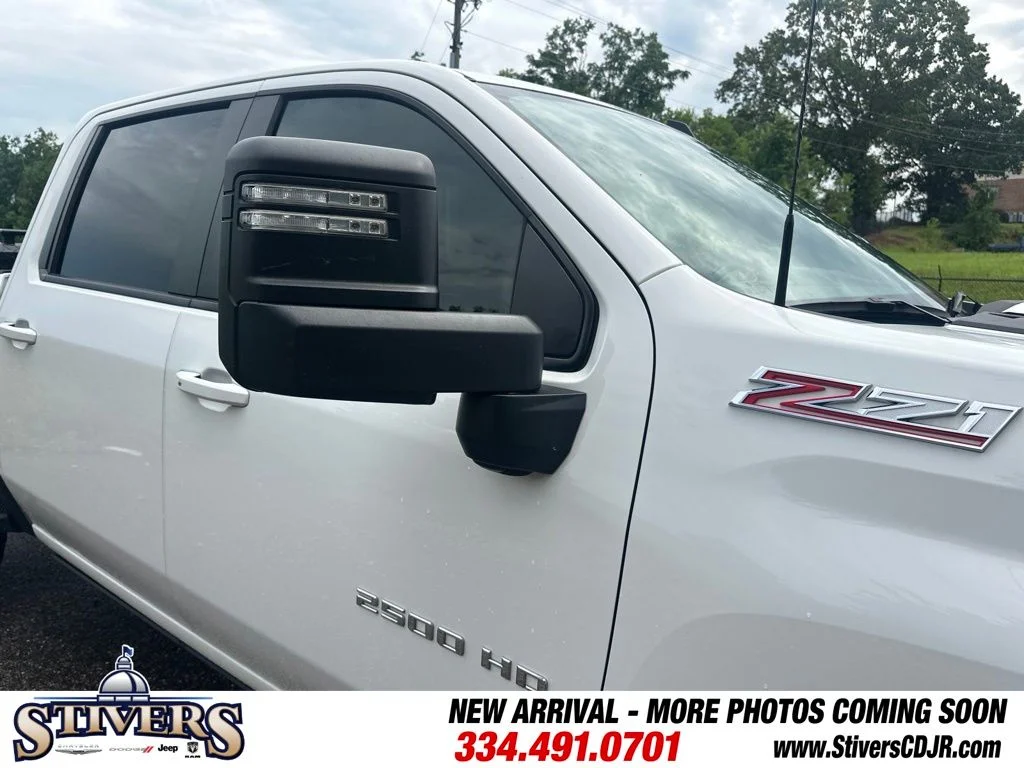 Used 2025 White Chevrolet LT image 8