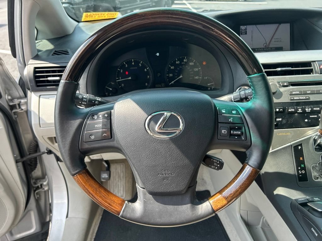 Used 2011 White Lexus  image 20