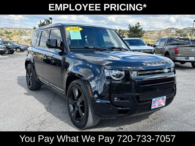 Used 2025 Black Land Rover X-Dynamic SE image 8