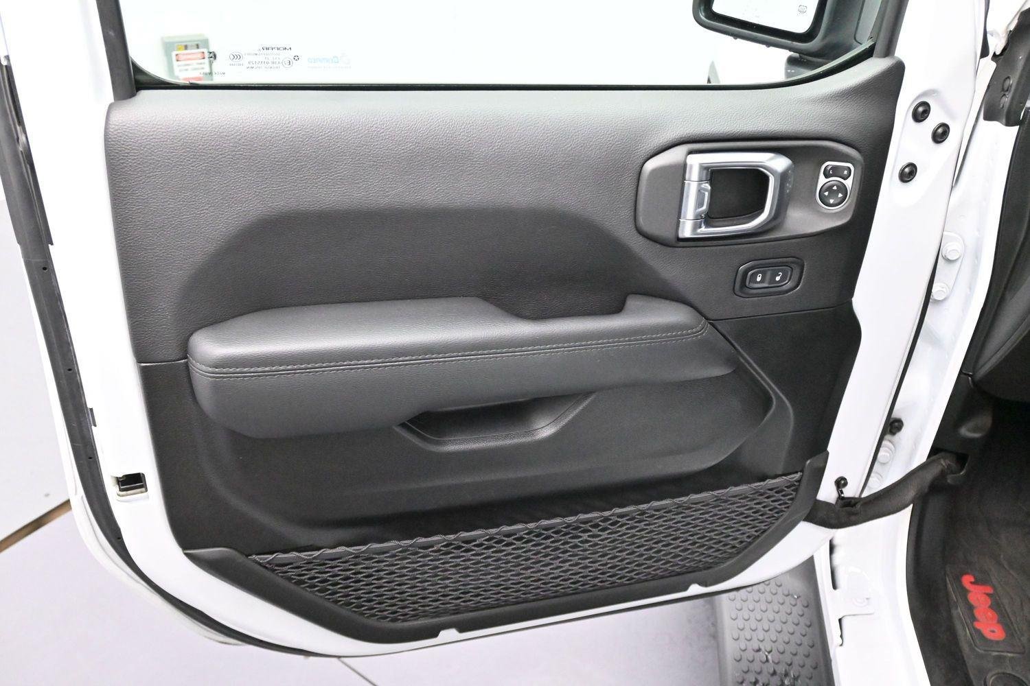 Used 2023 White Jeep Sahara Altitude image 9