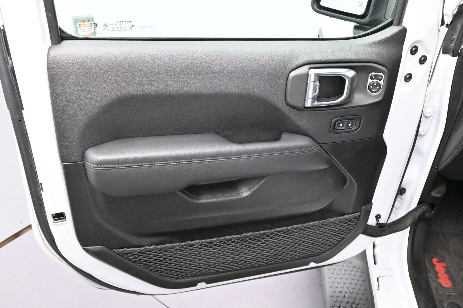 Used 2023 White Jeep Sahara Altitude image 9