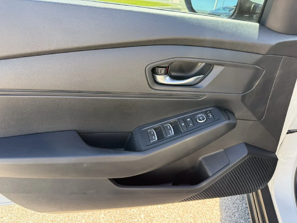 Used 2025 White Honda LX image 5