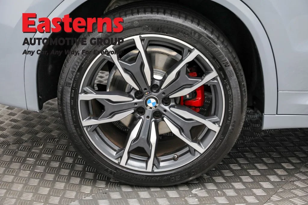 Used 2022 Gray BMW sDrive30i image 31