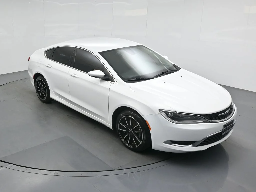 Used 2015 White Chrysler Limited image 34