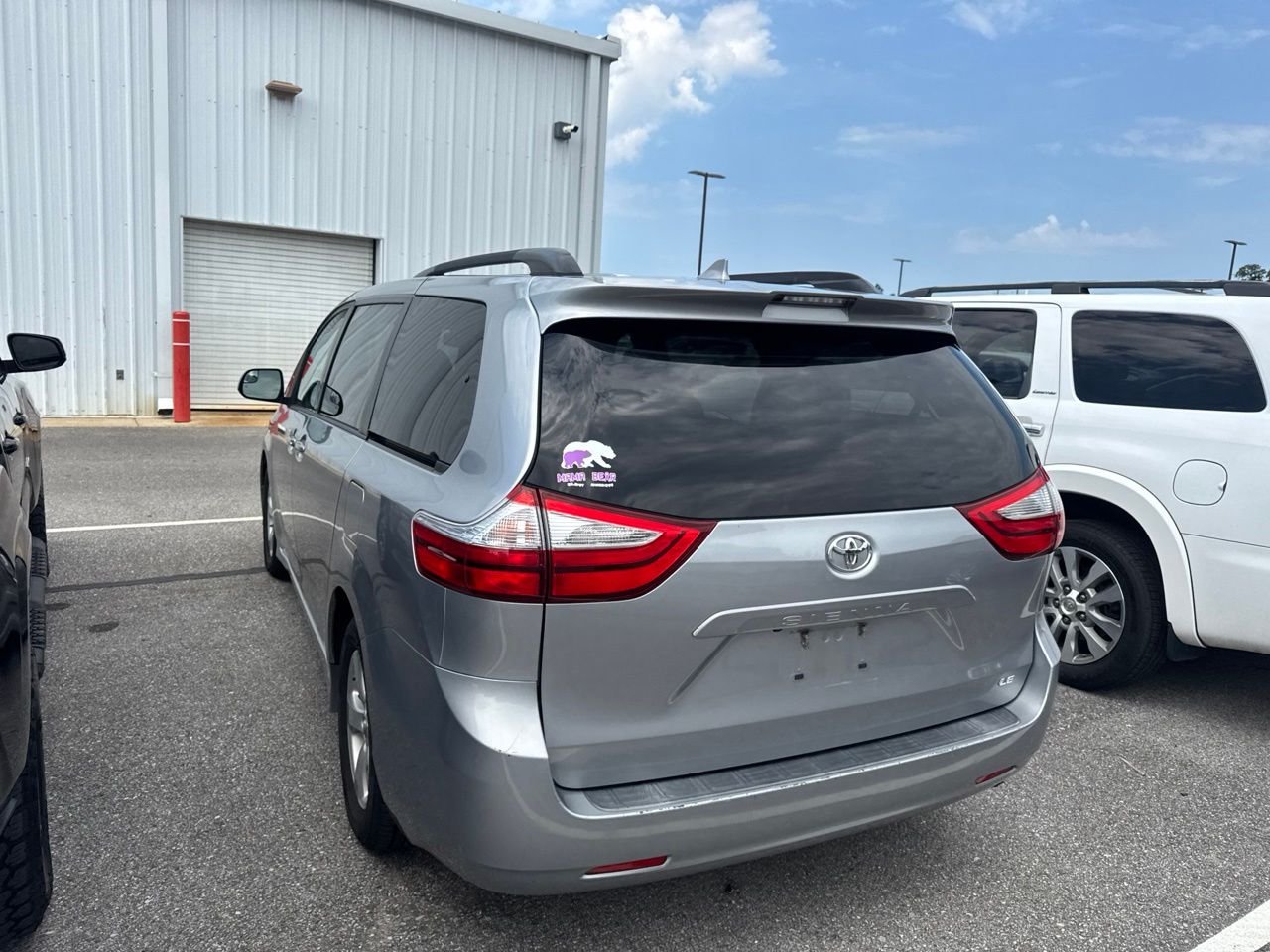 Used 2018 Silver Toyota LE image 9
