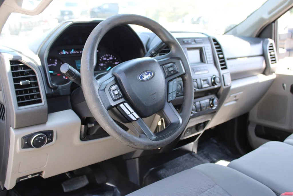 Used 2019 White Ford XL image 27