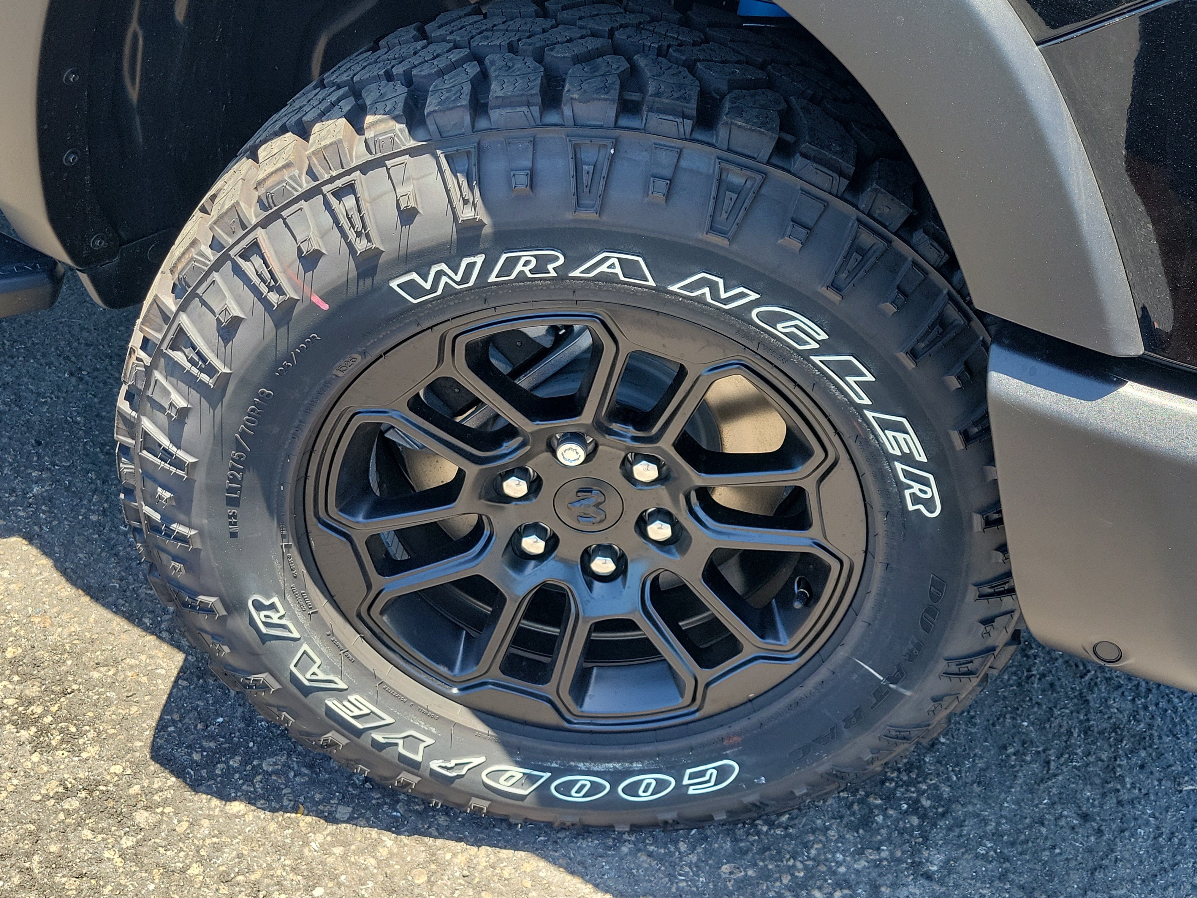 New 2026 Diamond Black Crystal Pearl-Coat Exterior Paint RAM Rebel image 8