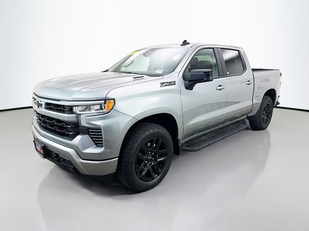 Used 2025 Sterling Gray Metallic Chevrolet RST image 4