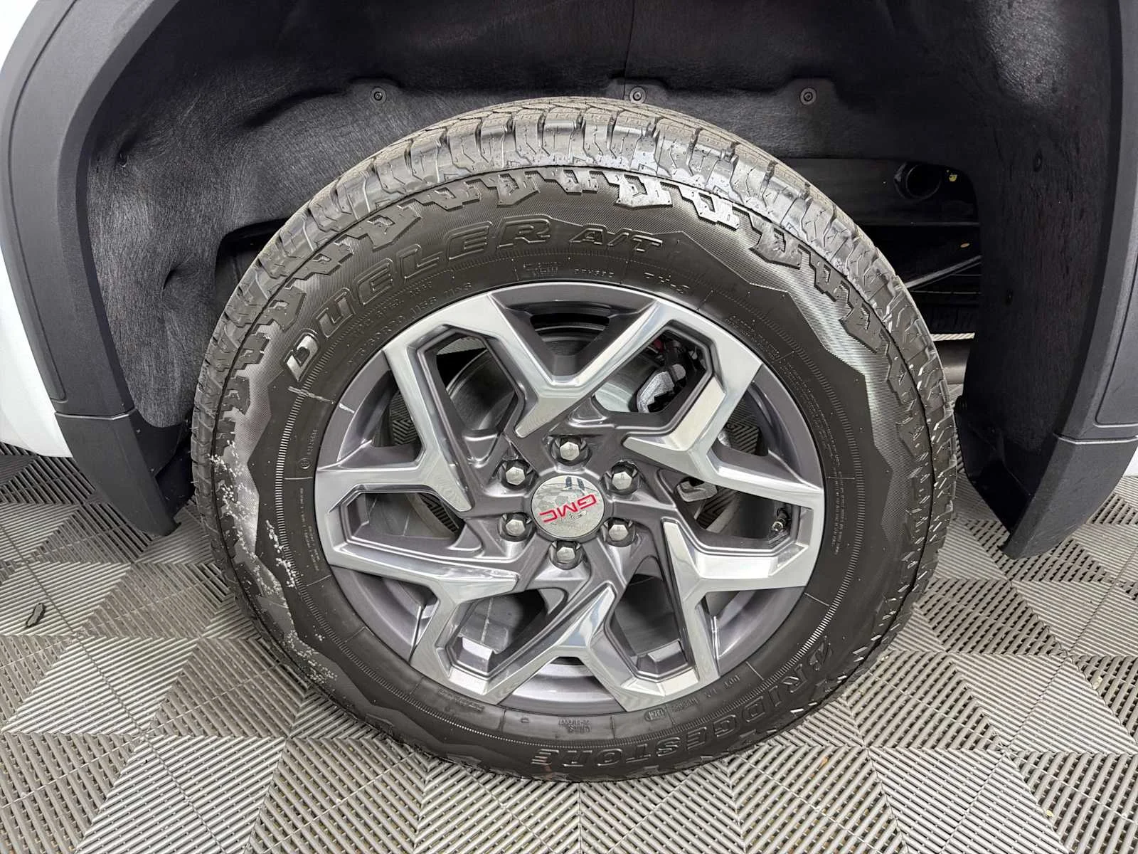 New 2026 Glacier White Tricoat GMC SLT image 17