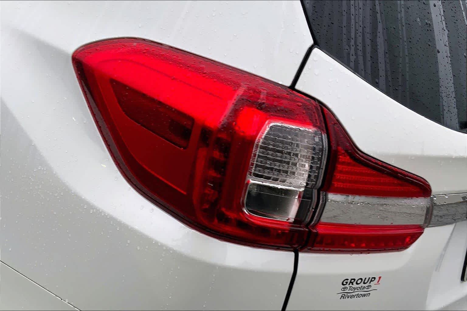 Used 2022 Crystal White Pearl Subaru Limited image 27