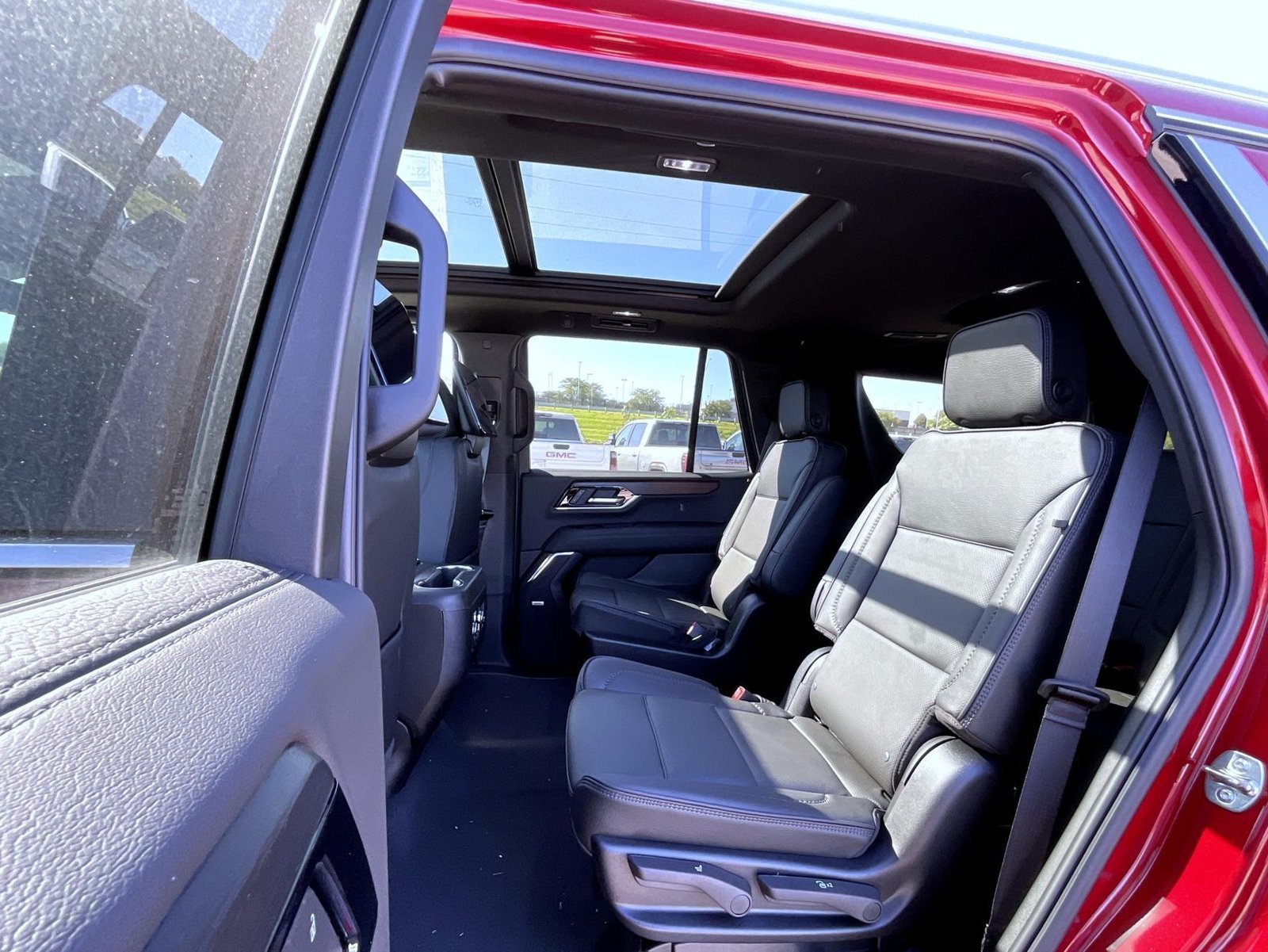 2026 GMC Yukon Denali - Photo 19