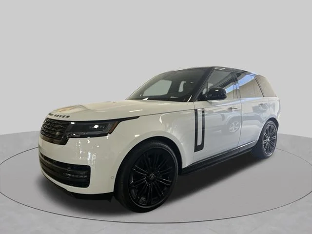 Used 2025 Fuji White Land Rover SE image 1