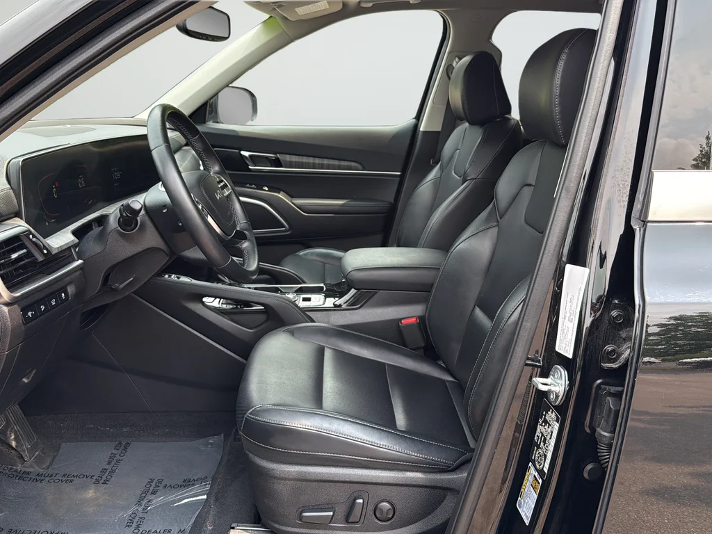 Used 2023 Black Kia EX image 10