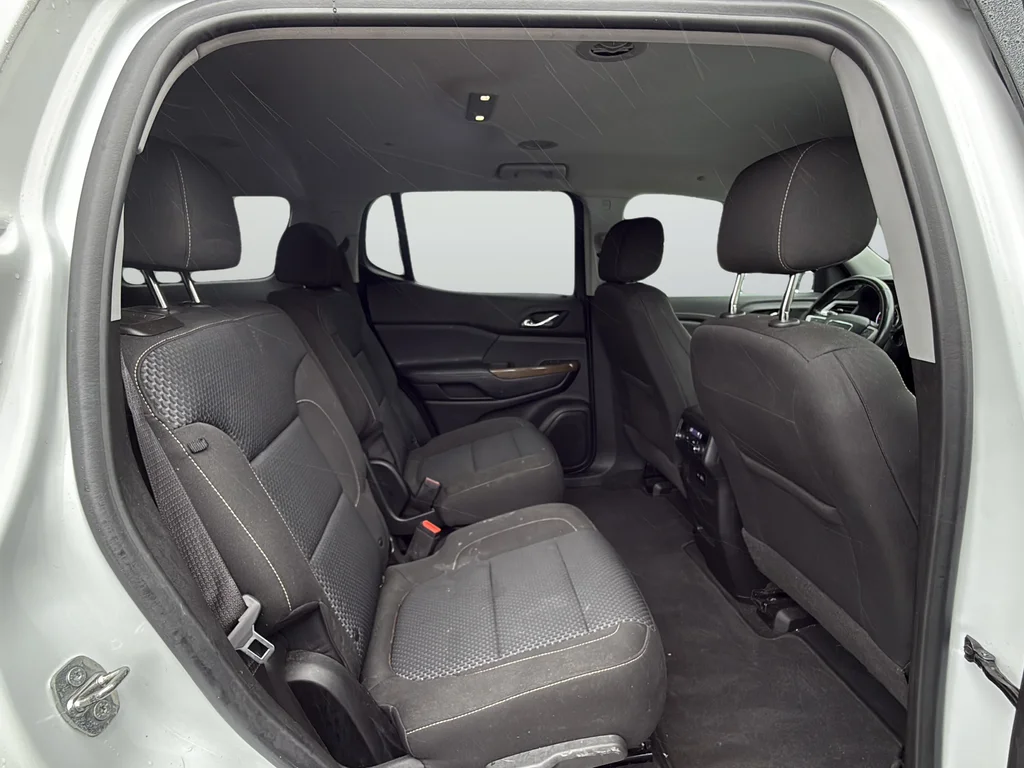 Used 2020 White GMC SLE image 25