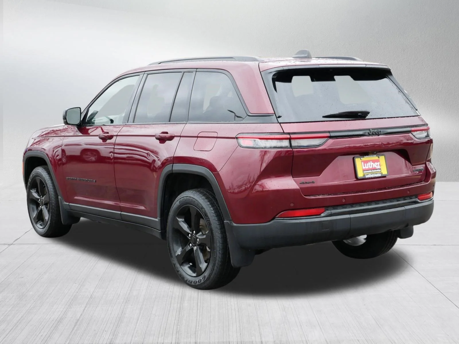Used 2023 Velvet Red Pearlcoat Jeep Limited image 5