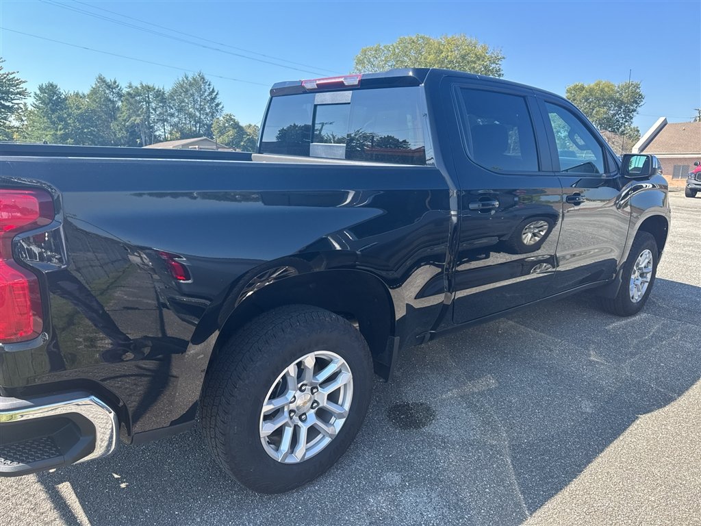 Used 2025 Black Chevrolet LT image 7