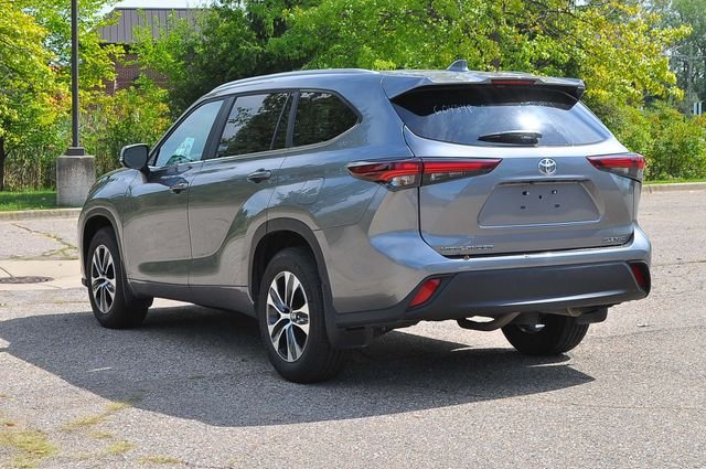 Used 2026  Toyota XLE image 5