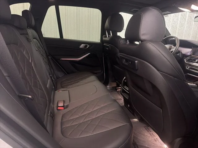 Used 2023 Mineral White Metallic BMW sDrive40i image 23