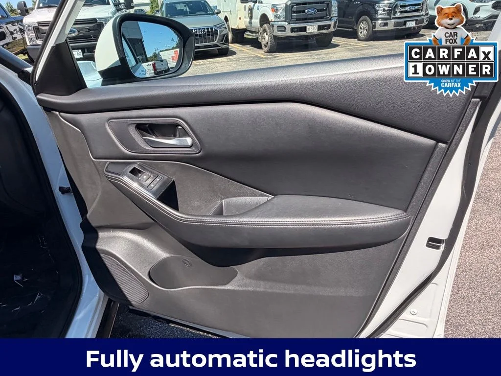 Used 2024 Pearl Nissan SV image 14