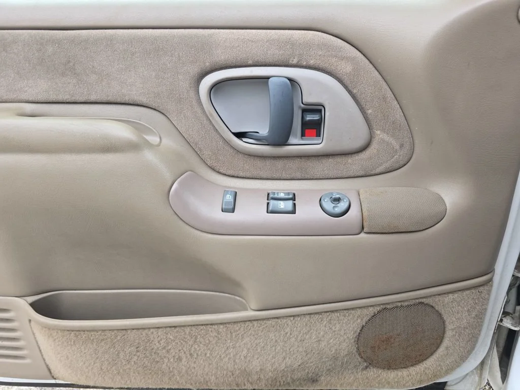 Used 1996  GMC SL image 23