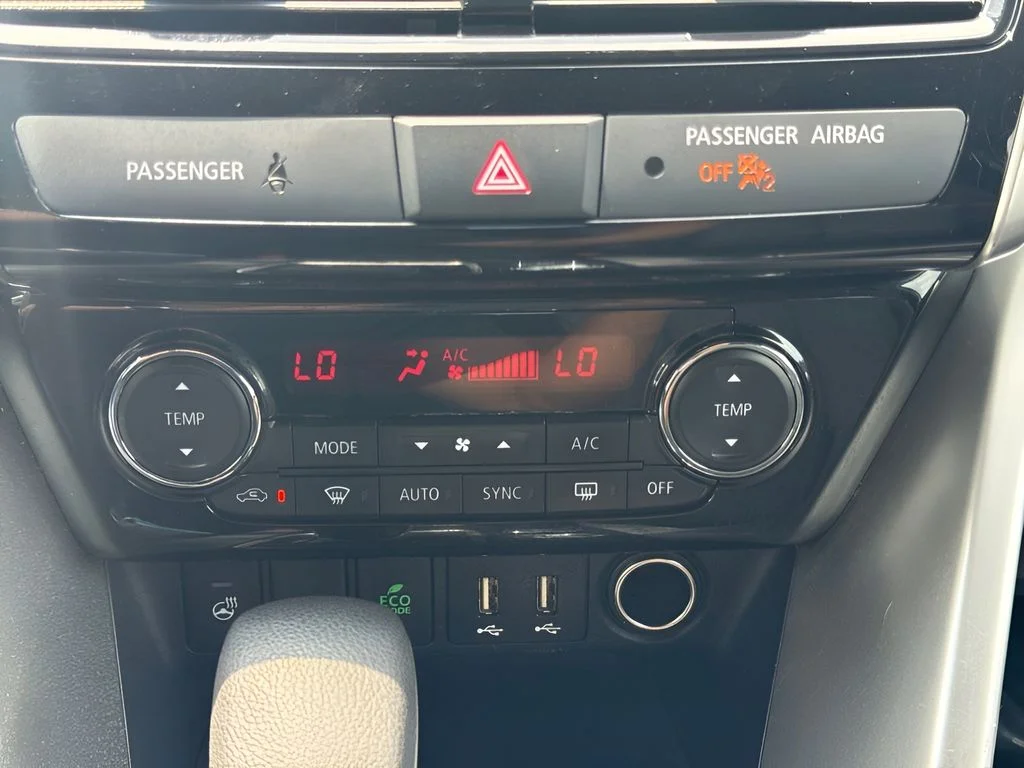 Used 2024 Gray Mitsubishi SEL image 9