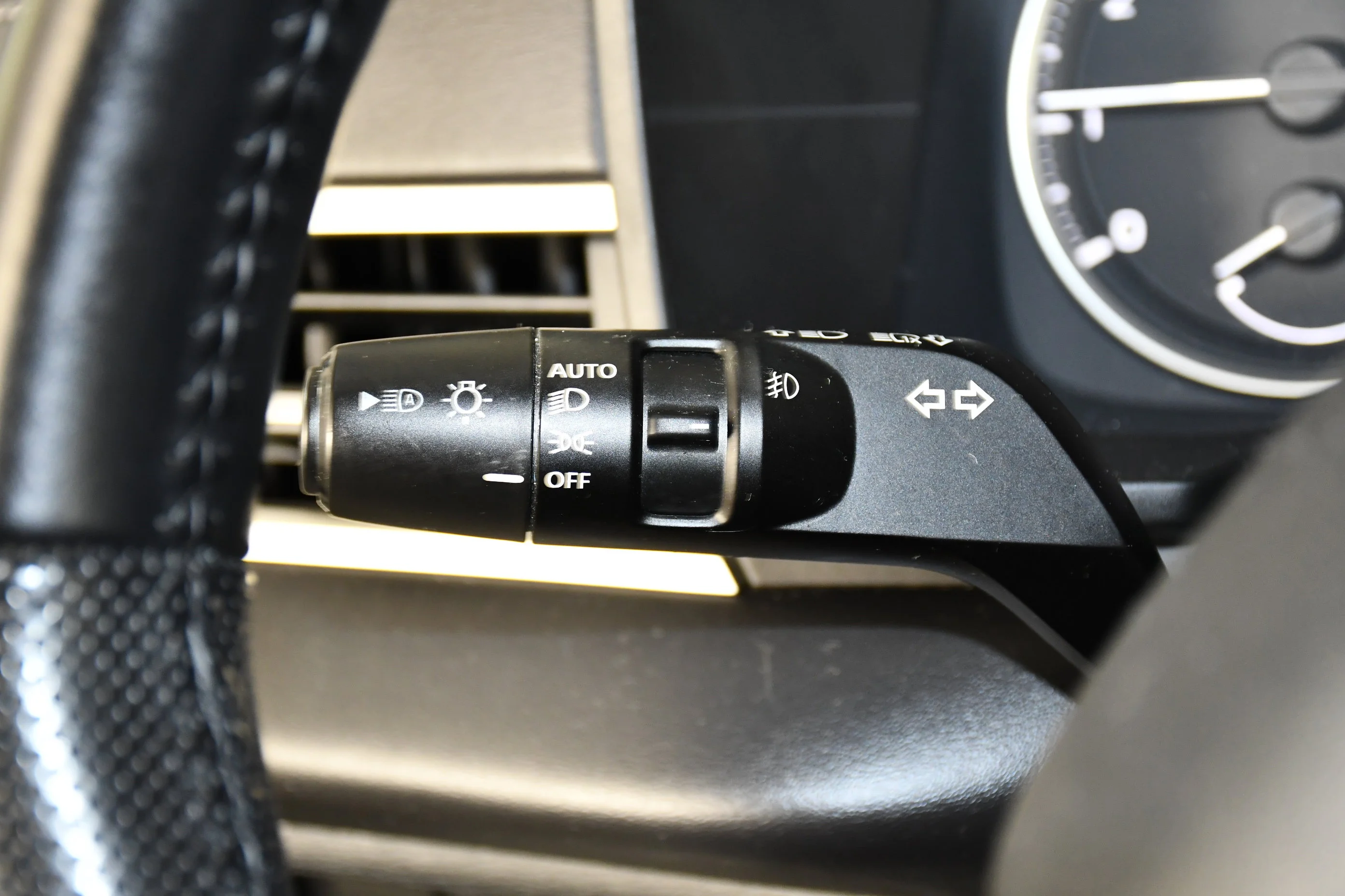 Certified Used 2023 White Diamond Mitsubishi SE image 22