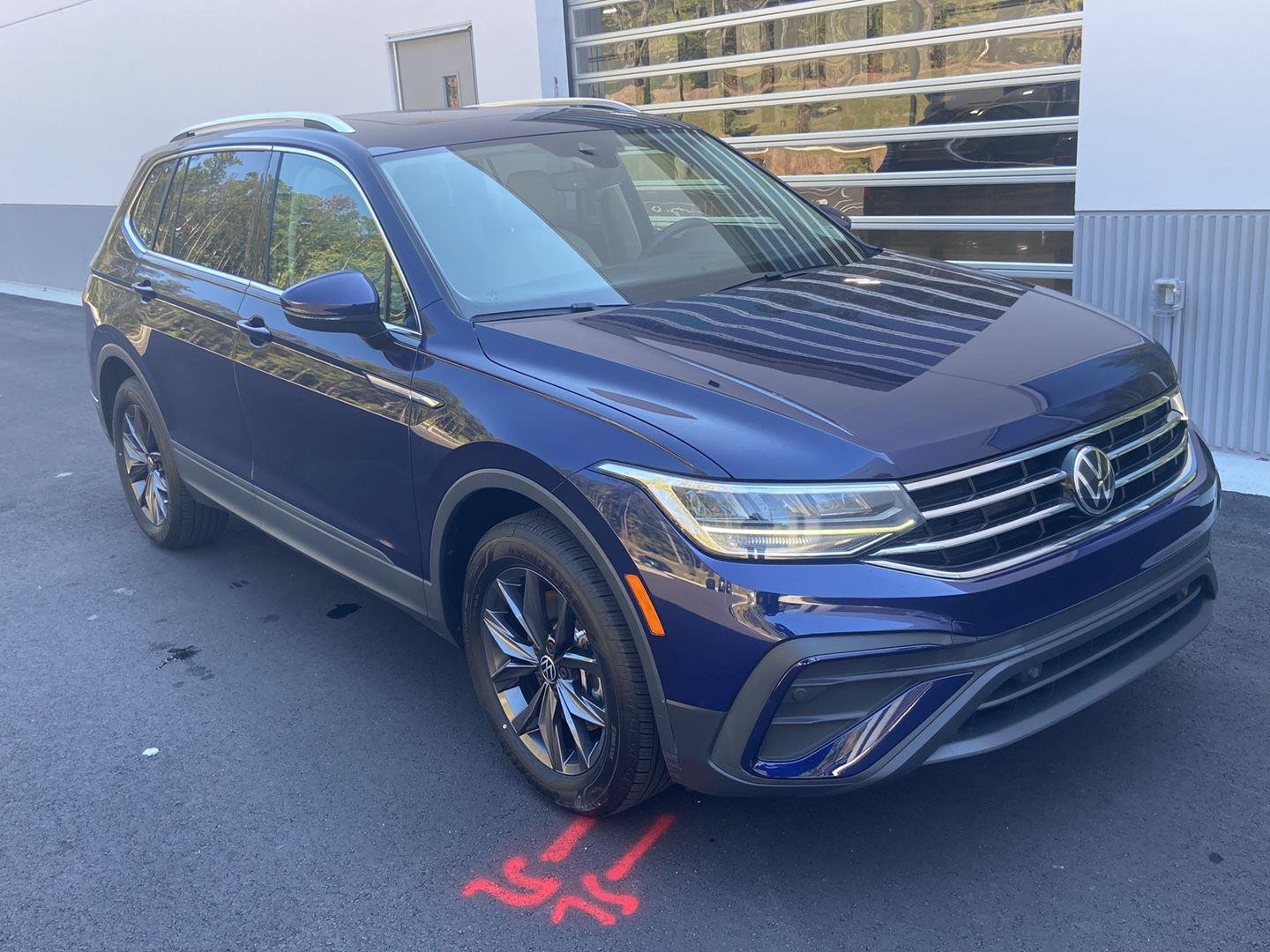 Used 2023 Atlantic Blue Metallic VOLKSWAGEN SE image 3