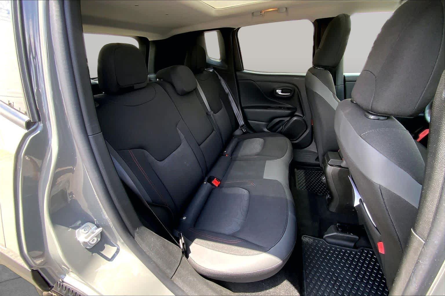 Used 2020 Sting-Gray Clearcoat Jeep Trailhawk image 20