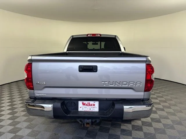 Used 2015 Silver Toyota SR5 image 6
