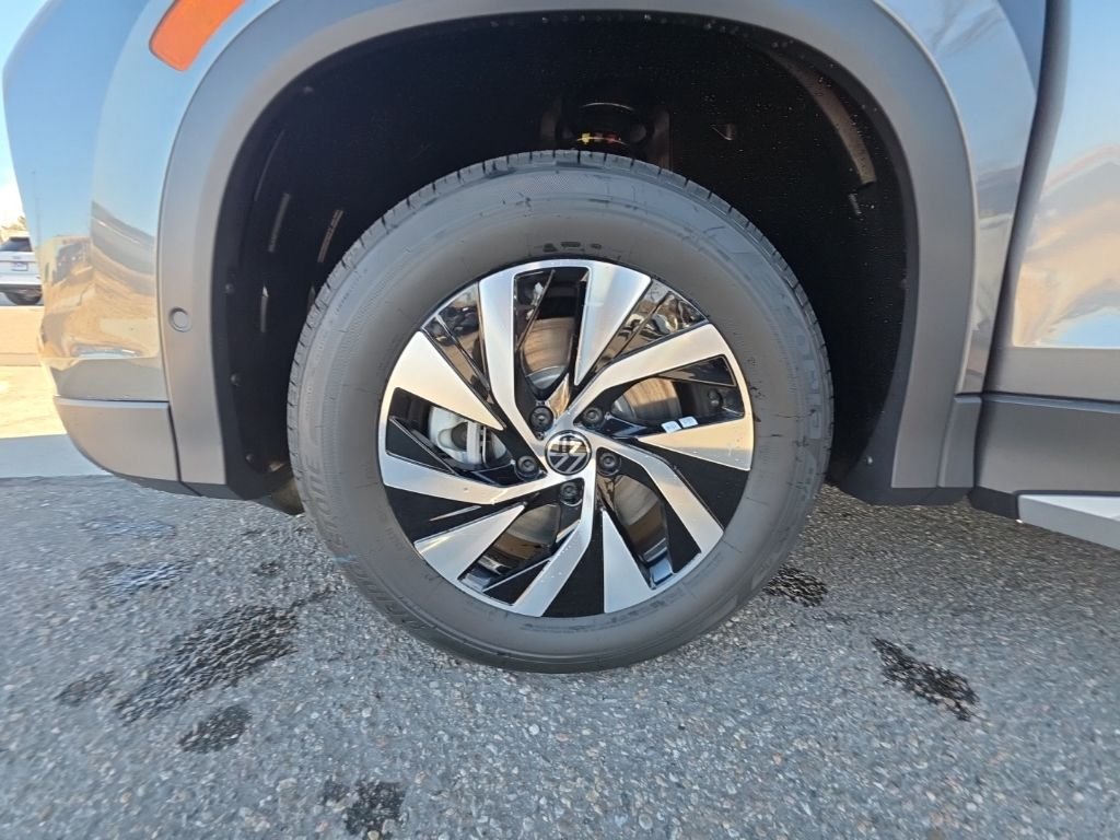 New 2026 Platinum Gray Metallic Volkswagen 2.0T S image 26