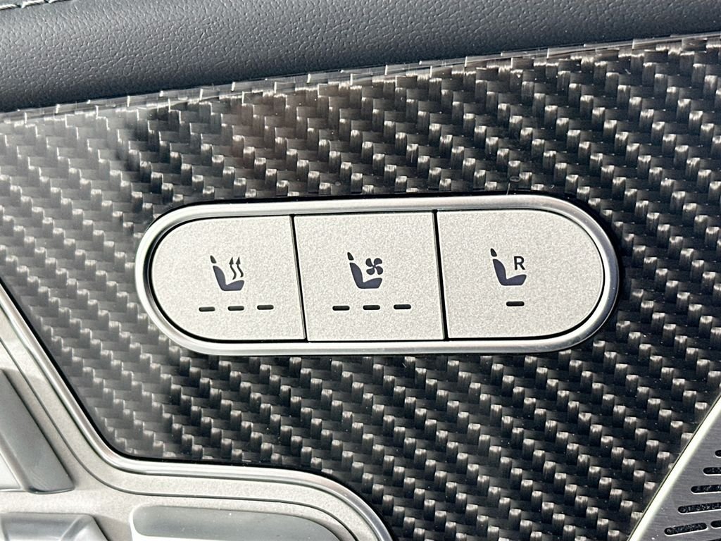 New 2026 MANUFAKTUR Moonlight White Metallic Mercedes-Benz GLS 63 AMG® image 21