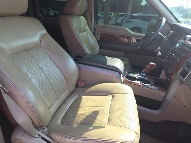 Used 2010 White Ford Lariat image 12