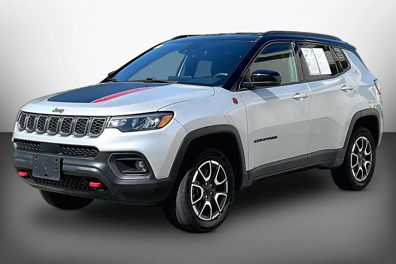 Certified Used 2024 Silver Jeep Trailhawk image 4