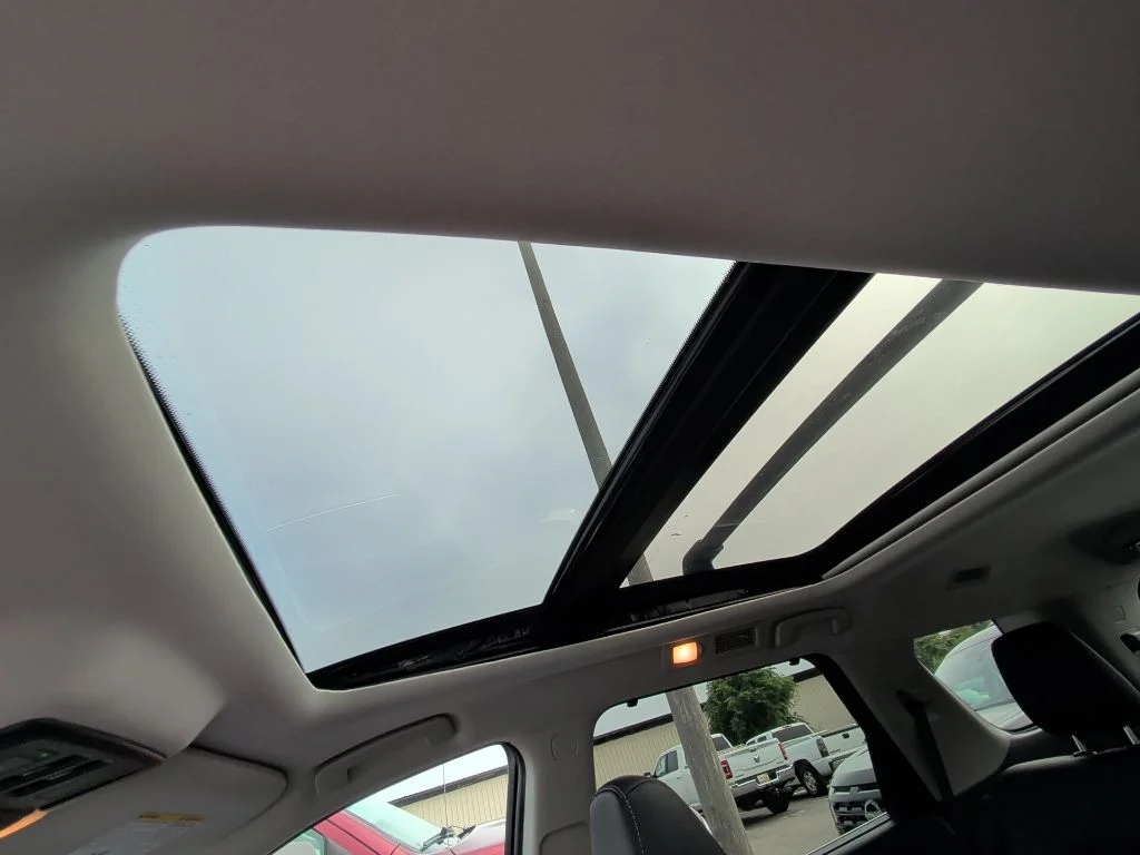 Used 2026 White Nissan Platinum image 7