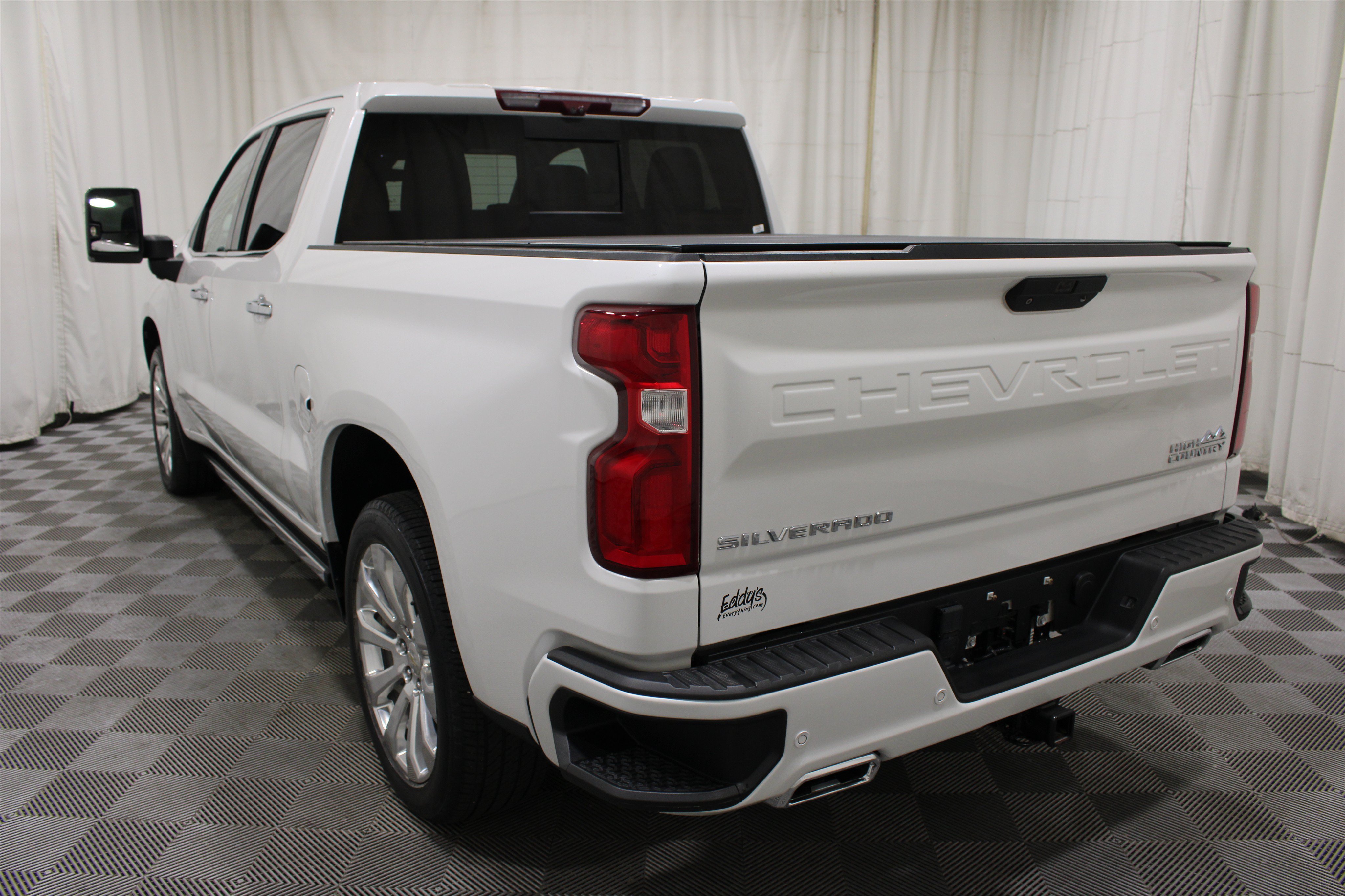 Used 2020 Iridescent Pearl Tricoat Chevrolet High Country image 32
