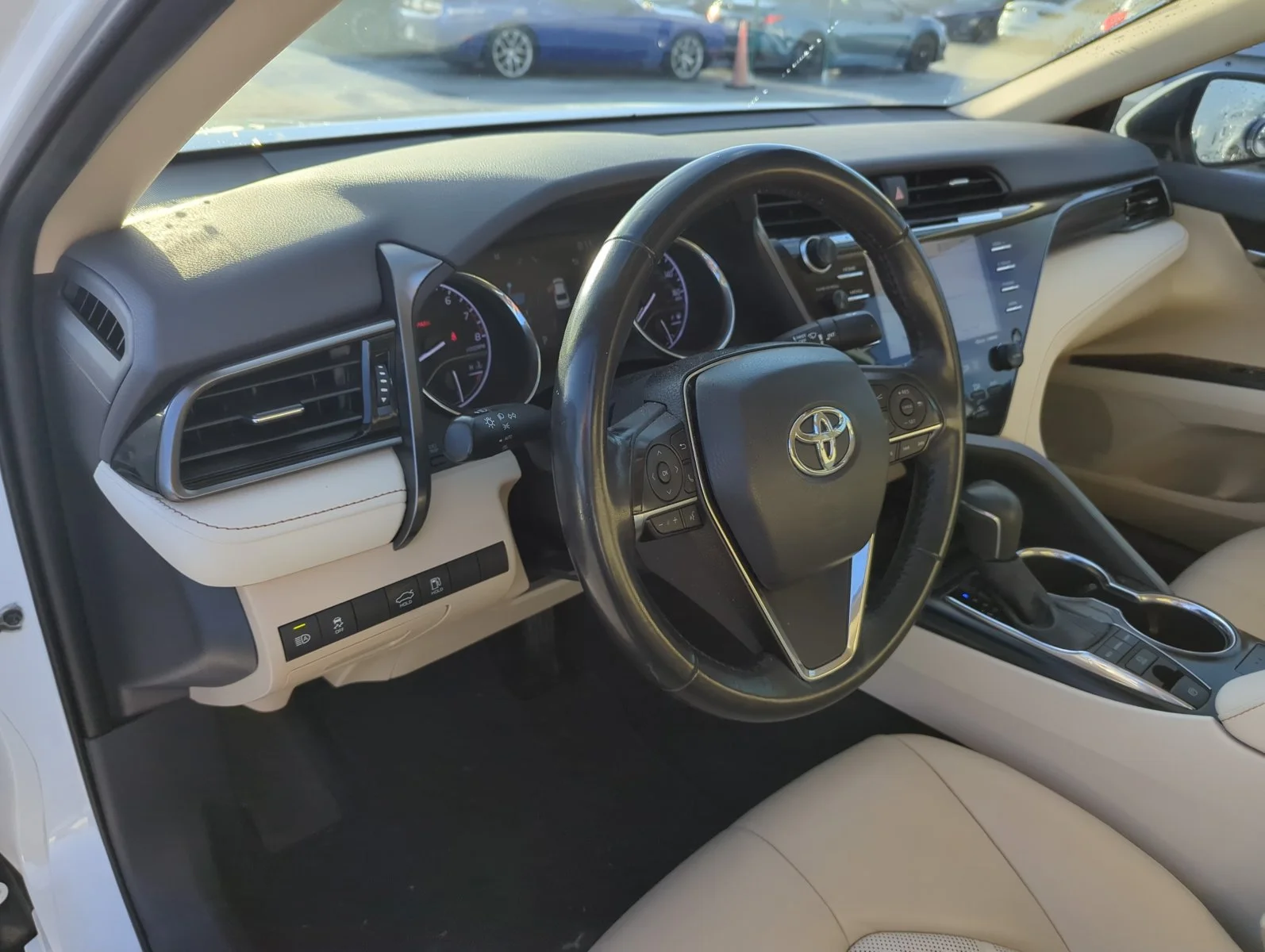 Used 2019 Super White Toyota XLE image 12
