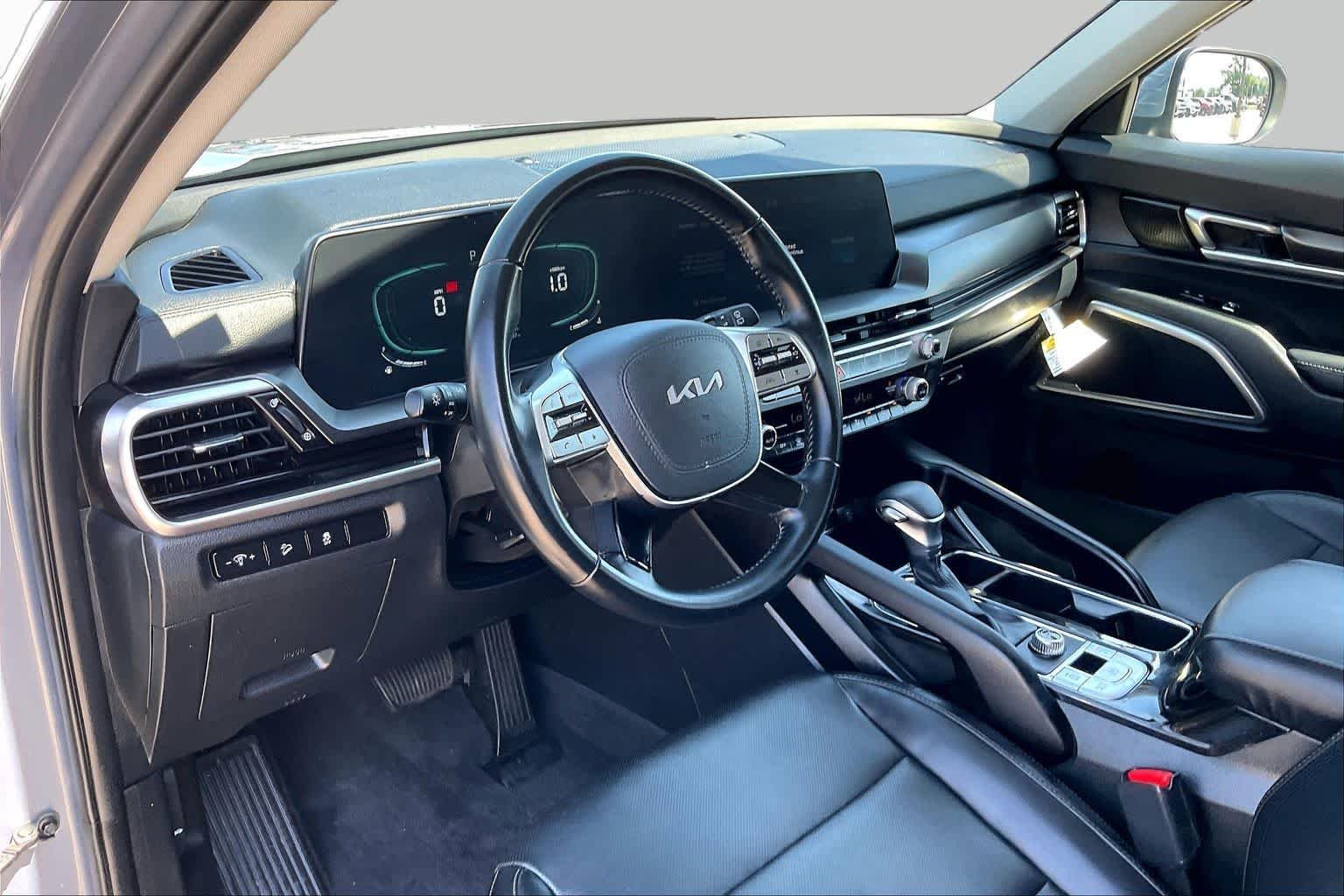 Used 2025 Everlasting Silver Kia LX image 16