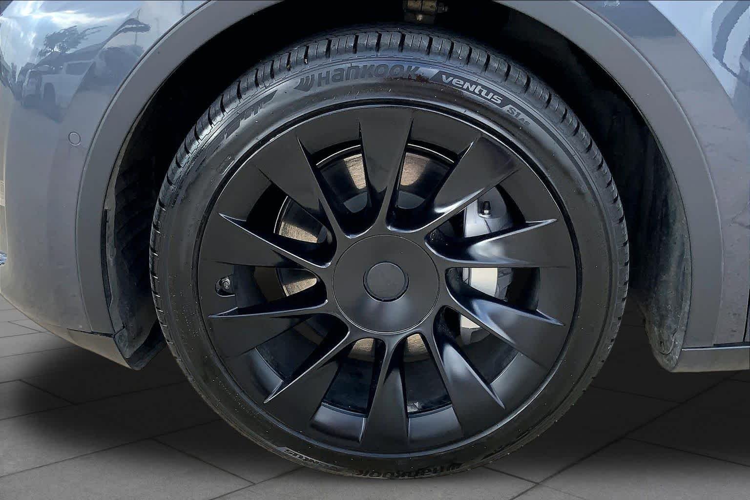 Used 2022 Midnight Silver Metallic Tesla Long Range image 10