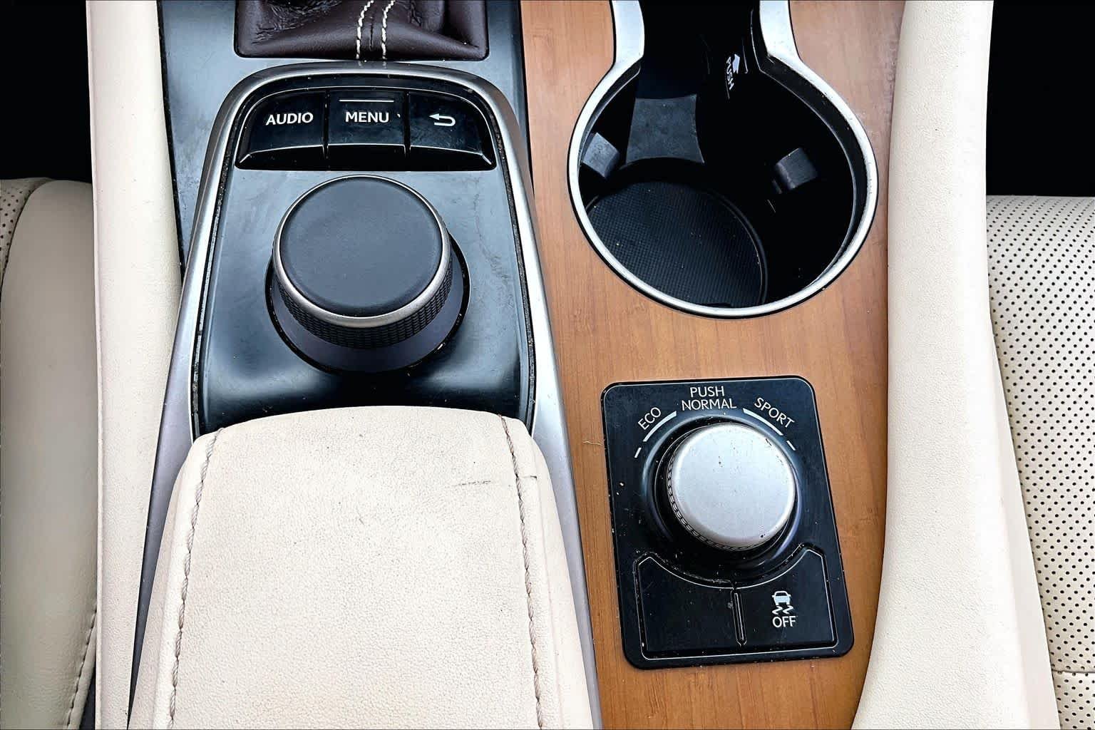 Used 2018 Eminent White Pearl Lexus  image 32