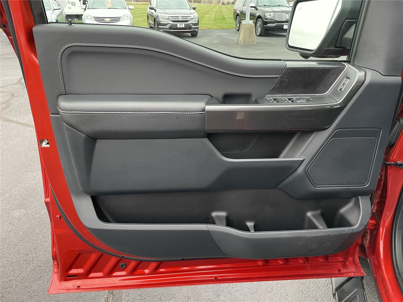 Used 2023 Hot Pepper Red Tinted Clearcoat Ford XLT image 10
