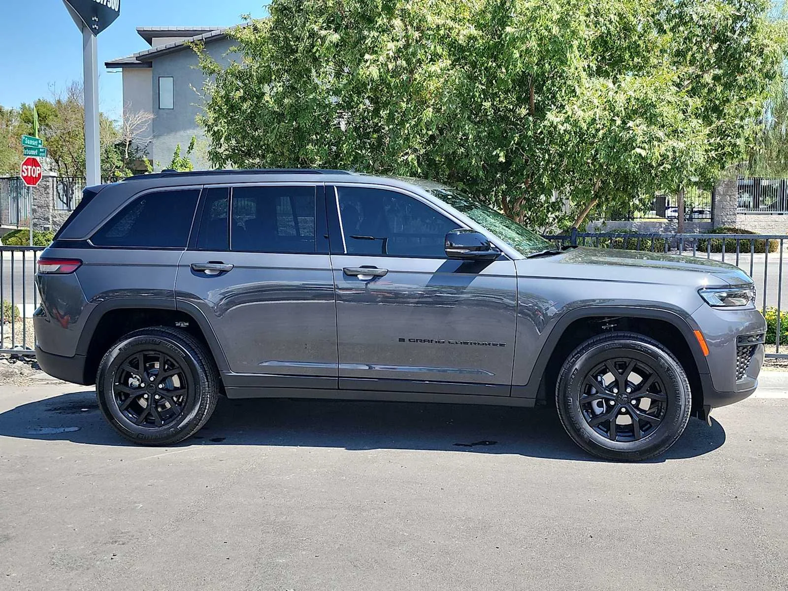 New 2026 Baltic Gray Metallic Clearcoat Jeep Laredo Altitude image 9