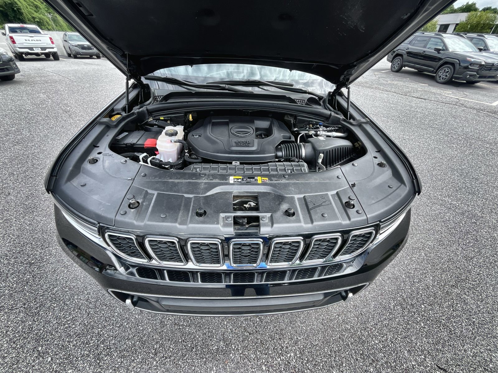 Used 2023 Diamond Black Crystal Pearlcoat Jeep Overland image 21