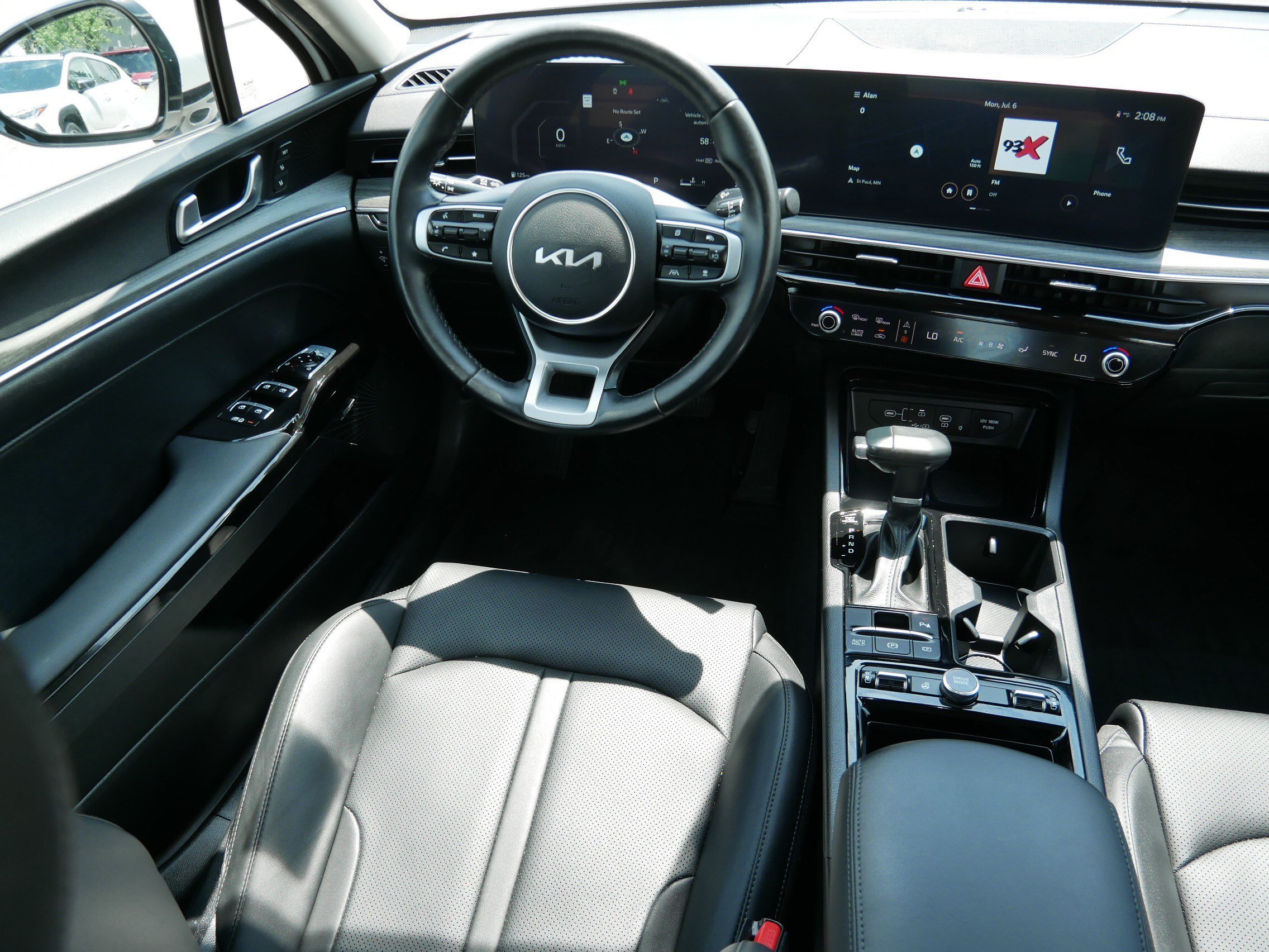 Used 2025 Snow White Pearl Kia EX image 9