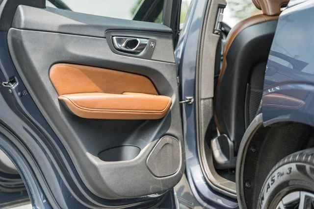 Used 2022 Denim Blue Volvo Momentum image 36