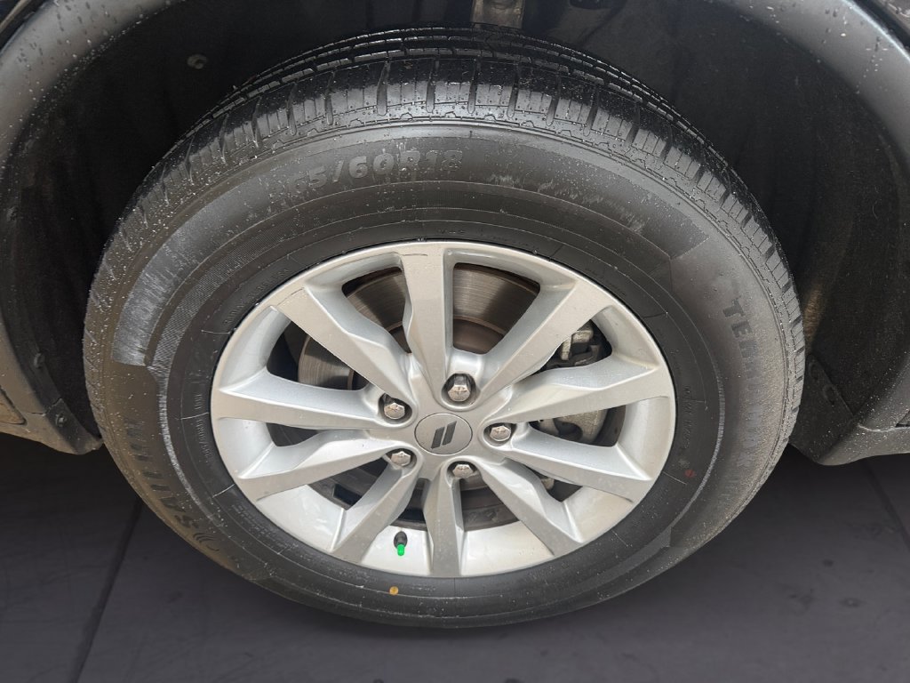 Used 2023 Black Dodge SXT image 9